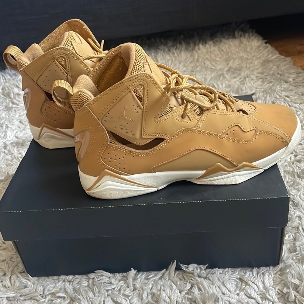 Camel jordan true flight BG size 6.5 Y